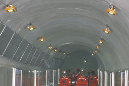 Đèn LED phòng nổ DGS48/127L(A) lắp đặt trong hầm lò