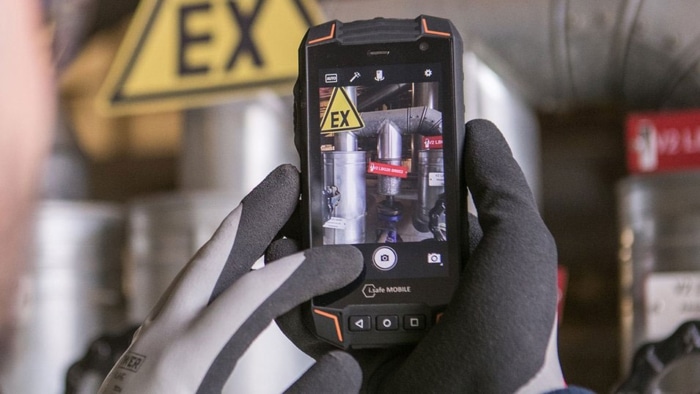 Điện thoại chống cháy nổ IS530.1 đến từ hãng i.safe MOBILE (Đức)