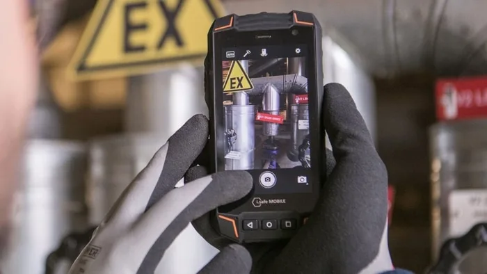 Điện thoại chống cháy nổ IS530.1 đến từ hãng i.safe MOBILE (Đức)